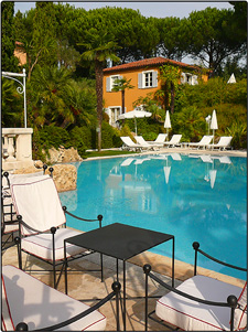 Piscine et jardin de la Bastide de St-Tropez